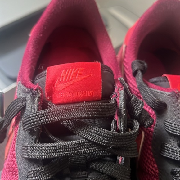 (WMNS) Nike Internationalist 'Black Crimson' 629684-018 - Picture 3 of 9